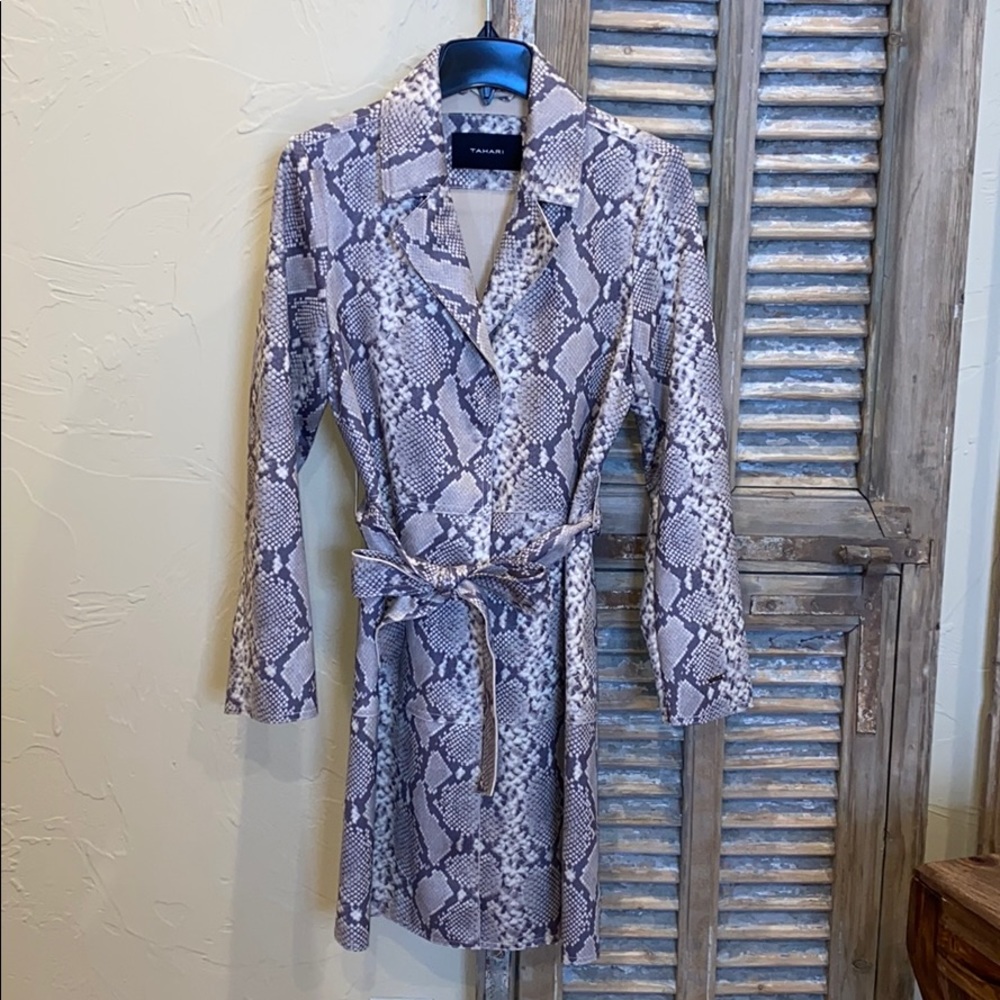 Super soft Tahari “snakeskin” trench coat